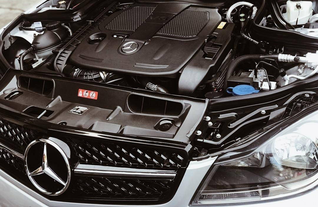 Mercedez-Benz Engine