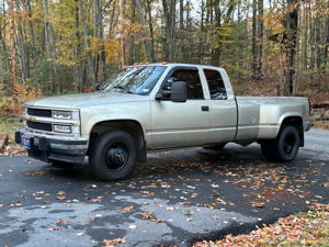 Matthew's 1998 Chevy C3500 equipped with HornBlasters Flatlaw 127H Train Horn Kit