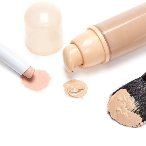 Must-Have Products for Natural Makeup - Concealer