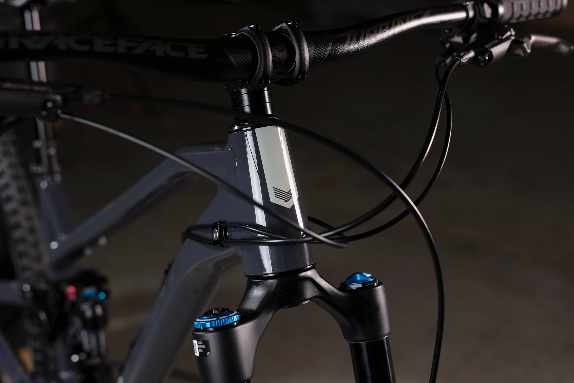 External cable routing on Gen 2 headtube