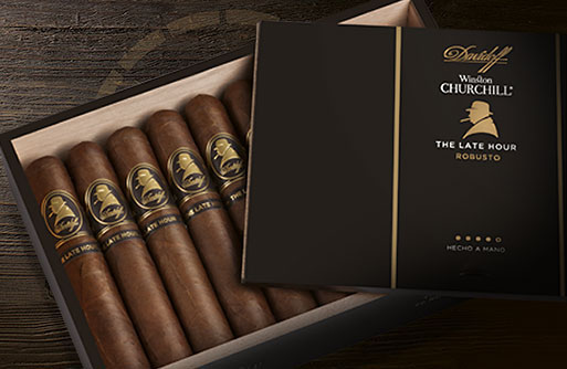 Geöffnete Davidoff Winston Churchill «The Late Hour Series» Kiste voller Zigarren.