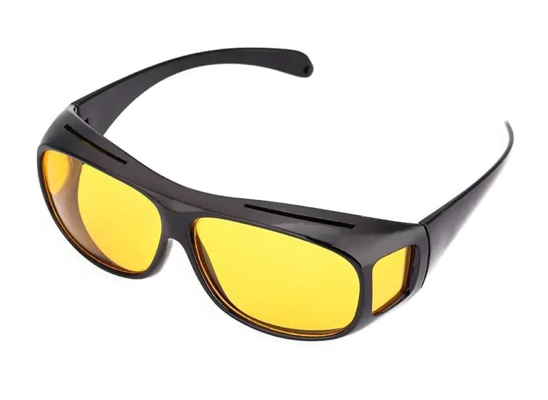 Une photo de lunettes de conduite Black Night avec verres teintés jaunes