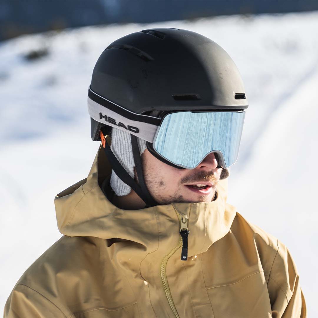 An athlete dressed in HEAD™ gear primes his focus on the slopes ahead.