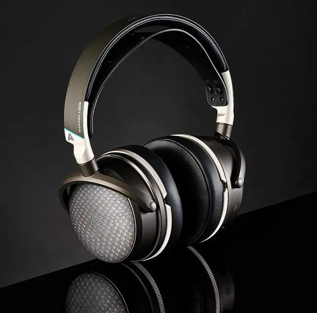 Maxwell 2 ANC with Obsidian ReSkin cover in three quarters view