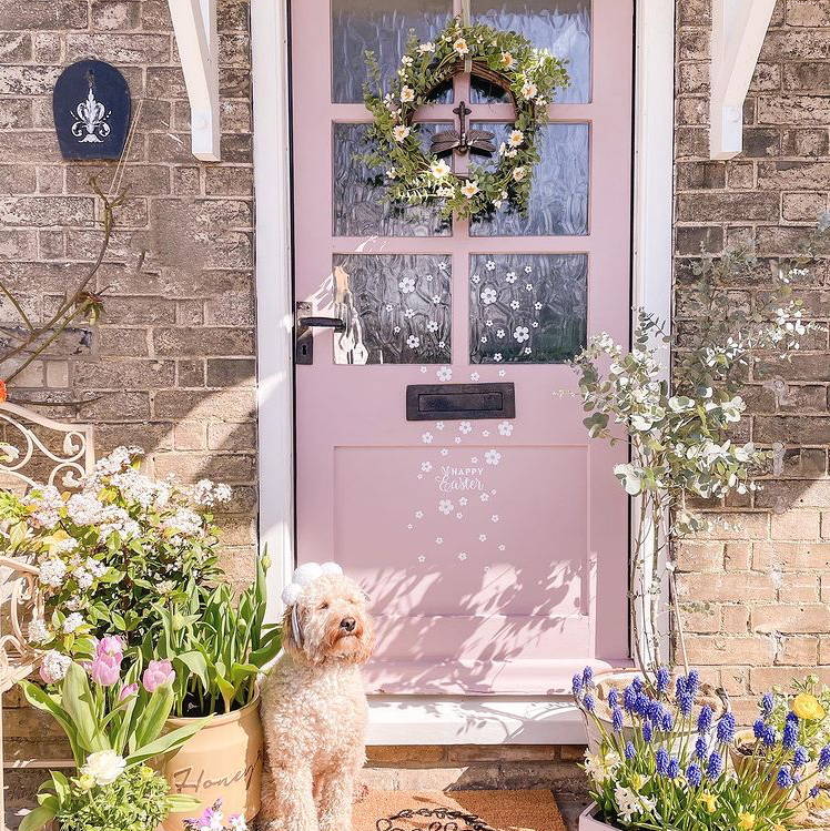 Customer photo (@acorn_cottage_) of front door featuring an artificial wreath