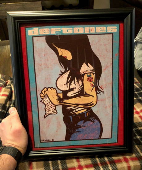 Deftones T-Shirt with Sexy Tattooed Girl framed in Shart Premium Round T-Shirt Frame from Shart.om