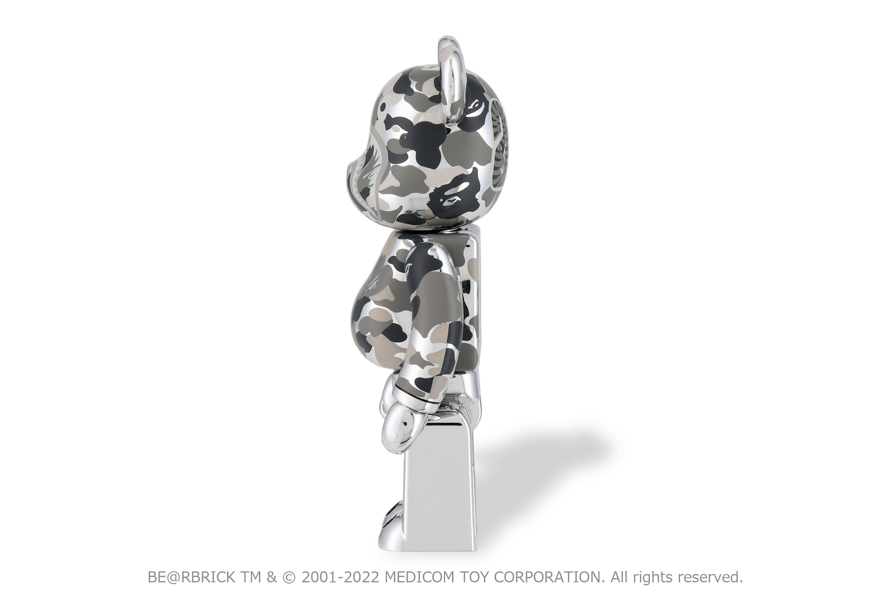 BE@RBRICK BAPE®︎ CAMO SHARK GOLD & SILVER | bape.com BE@RBRICK BAPE®︎ CAMO SHARK GOLD & SILVER | bape.com