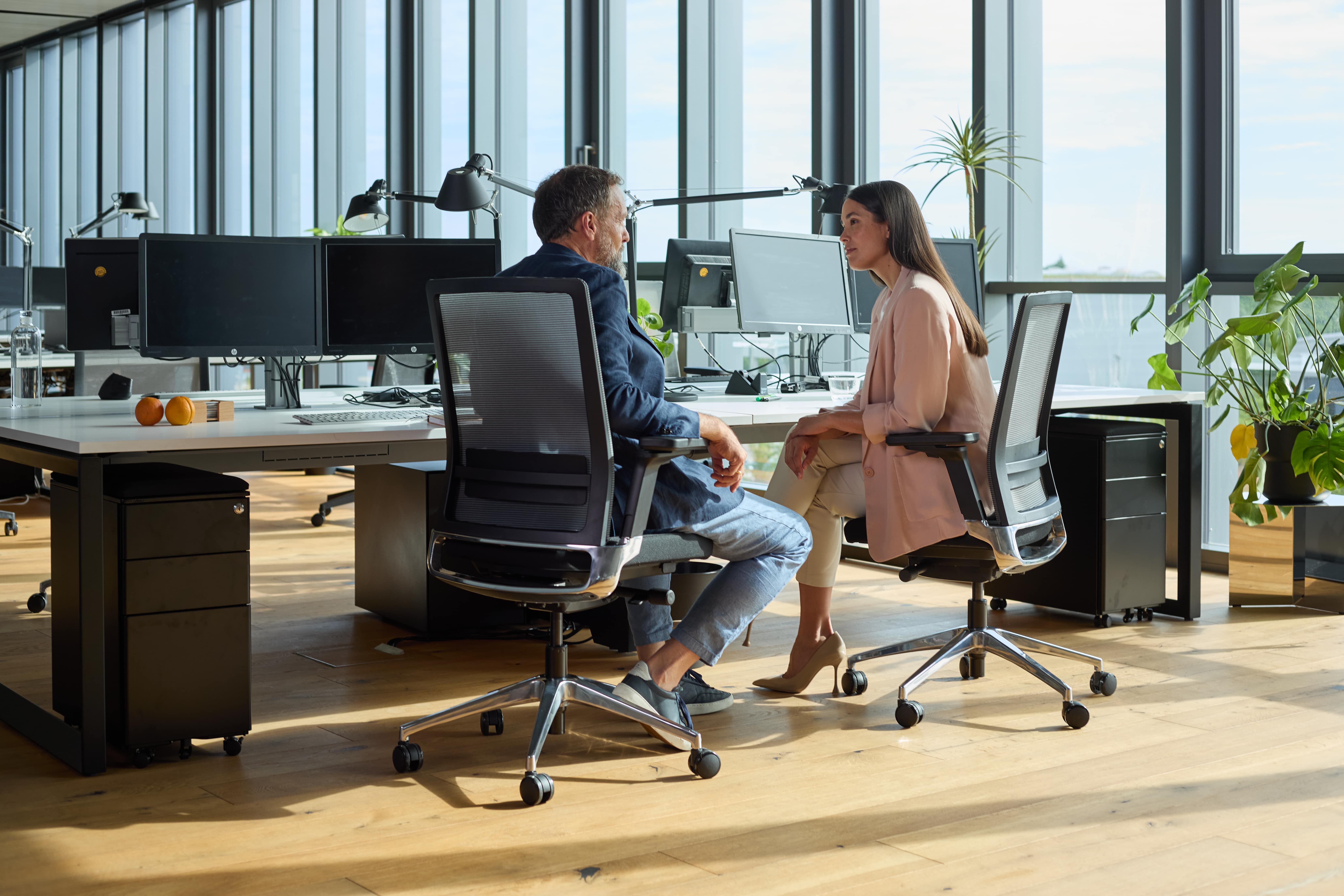Man & Woman discussing in office - ofinto Active
