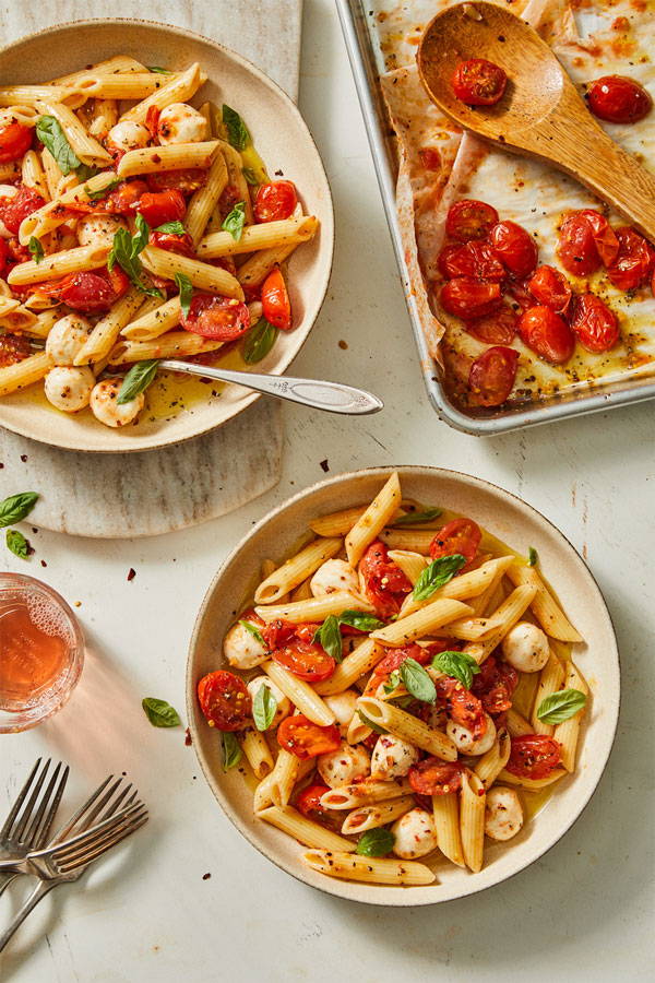 Caprese pasta with cherry tomatoes and penne pasta