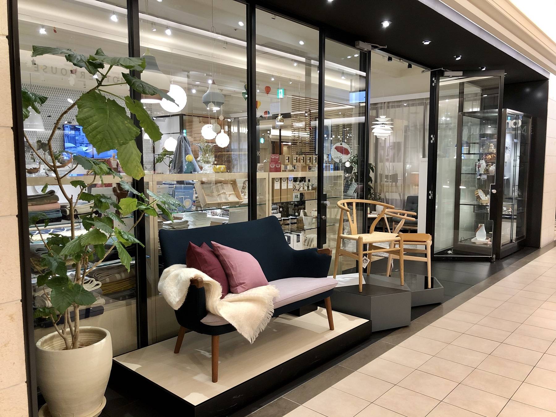 6 21 日本橋店 梅田店 営業時間変更のお知らせ Illums