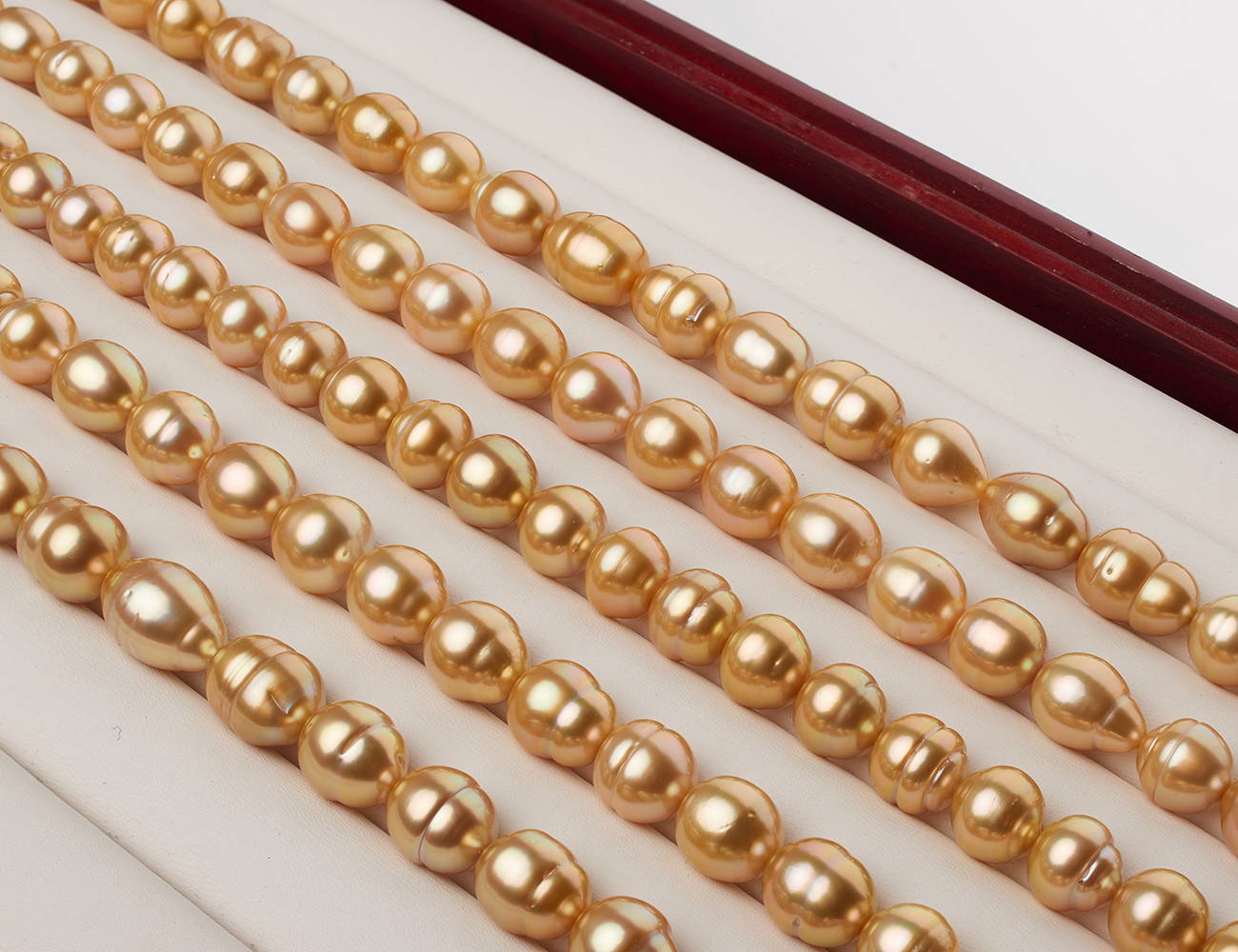 Pearl Shapes: Circled Baroque Pearls