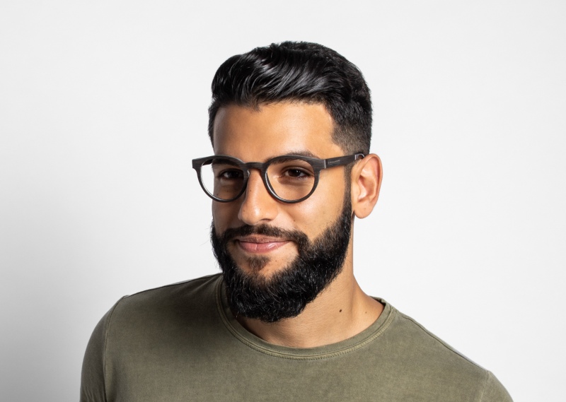 man with diamond face wearing Cheer Black round glasses on a white background