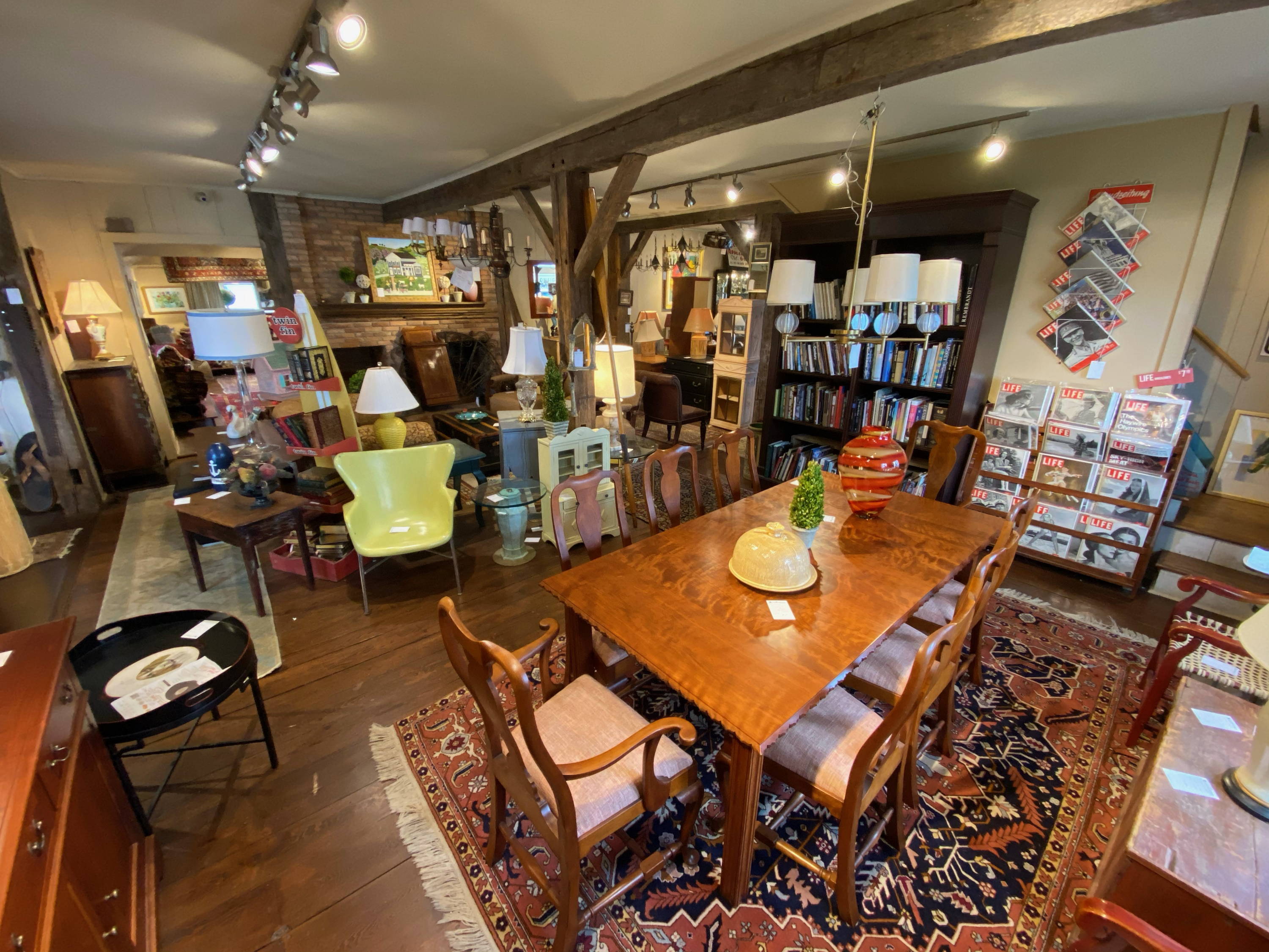 Southern Housepitality: Your Upscale Furniture Consignment Store