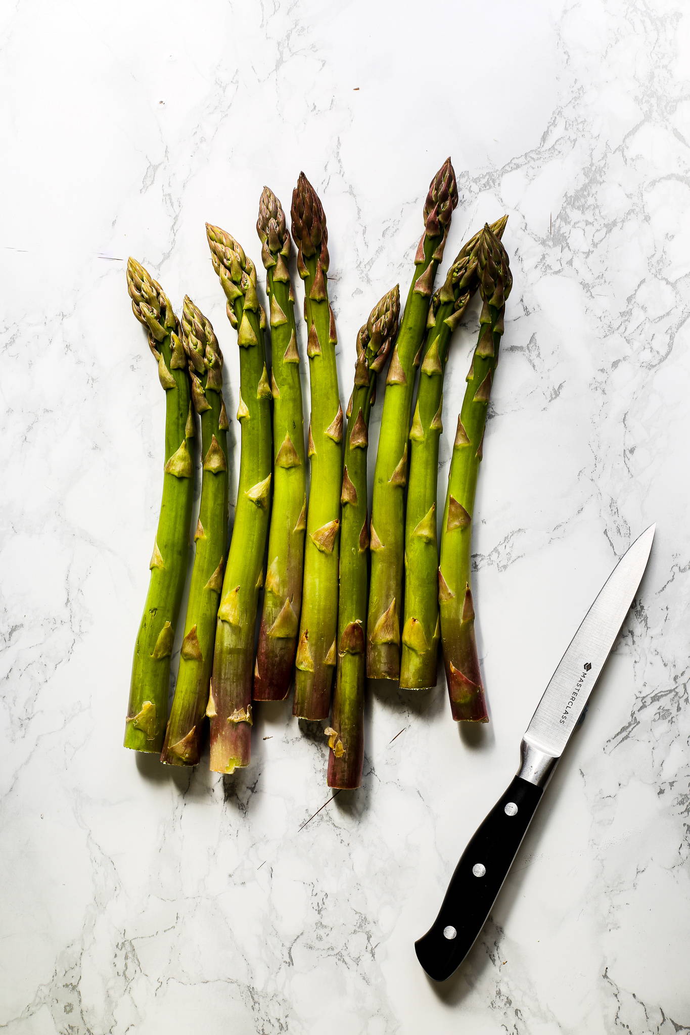 MasterClass Halo knife cutting asparagus