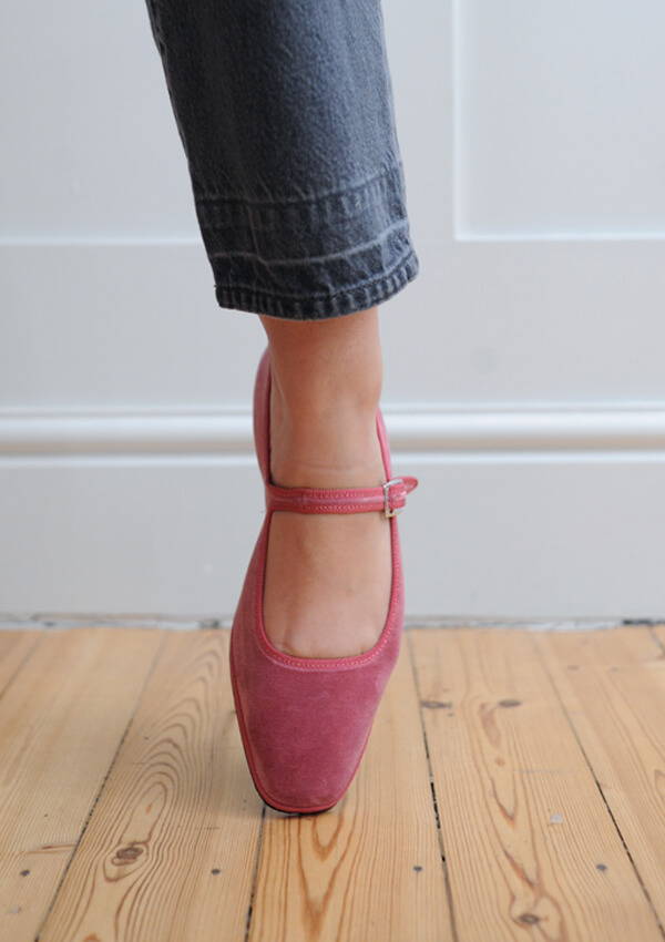 A styled image of a model foot on point wearing the Drogheria Crivellini Velvet Mary Jane in Rosewood.