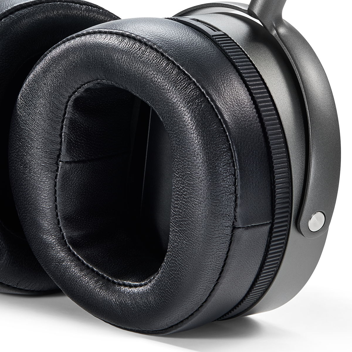 A closeup photo of the MM-520 Earpad