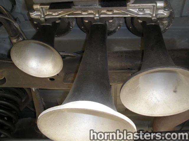 Robert's 2007 Hummer H2 Train Horn Install