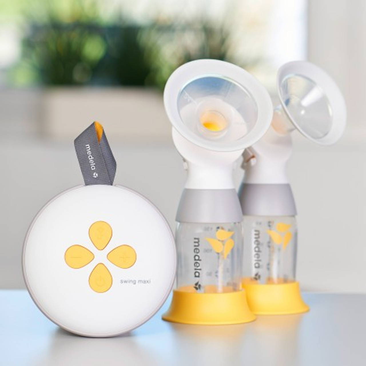 MEDELA SWING MAXI VS. FREESTYLE HANDS-FREE BREAST PUMP - Baby Square
