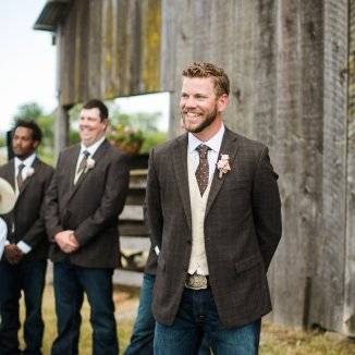 casual groom attire jeans