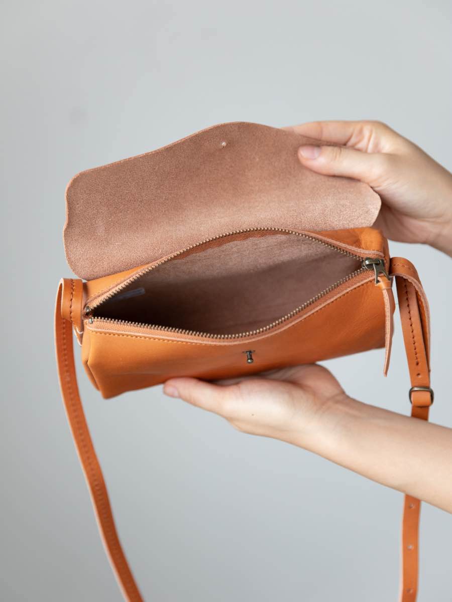 Encachette レザーポーチショルダー|バッグ|オルネ ド Encachette レザーポーチショルダー|バッグ|オルネ ド