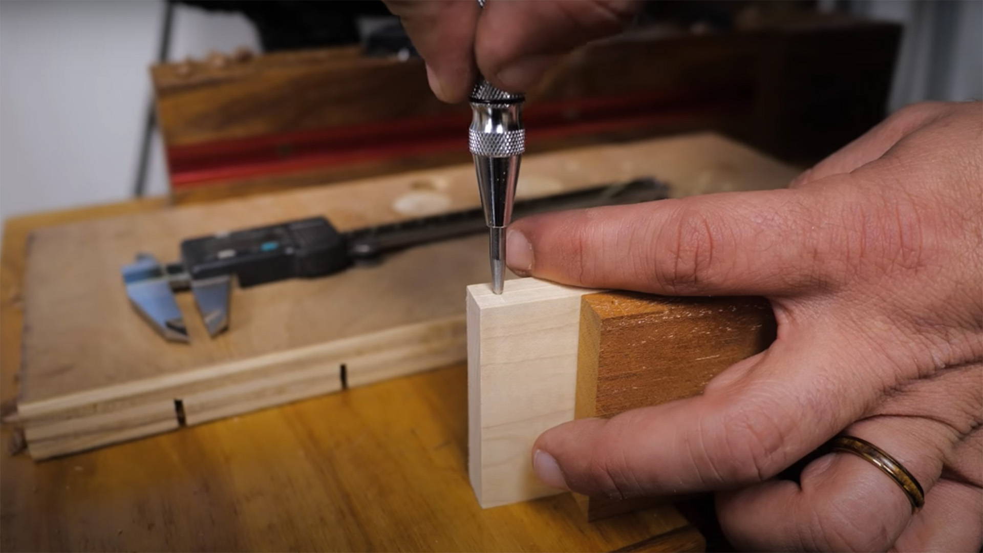 making a wooden hinge