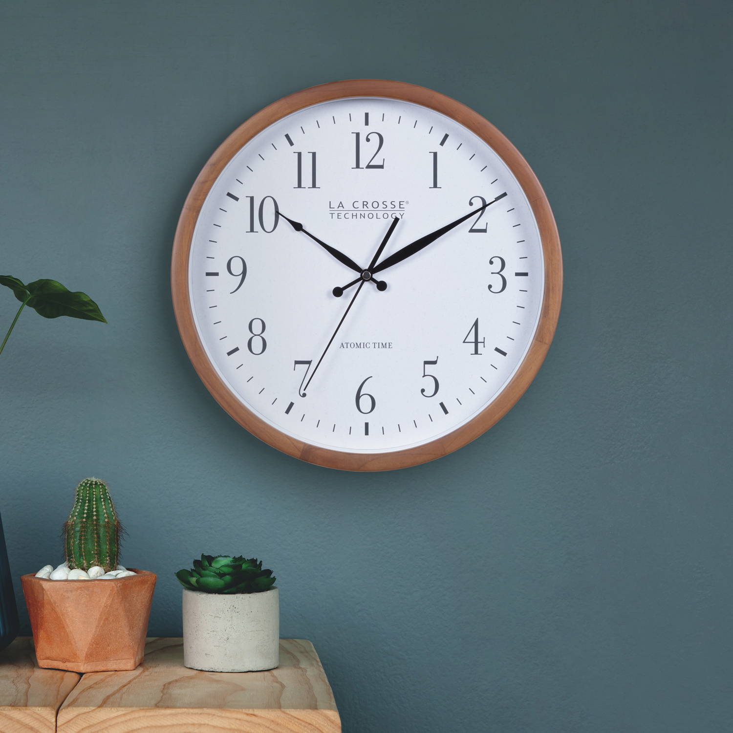 Interior styles and analog wall clocks –