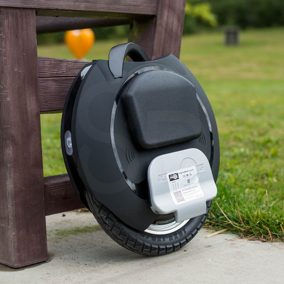 Kingsong KS16S Review lent against bench front side square-2