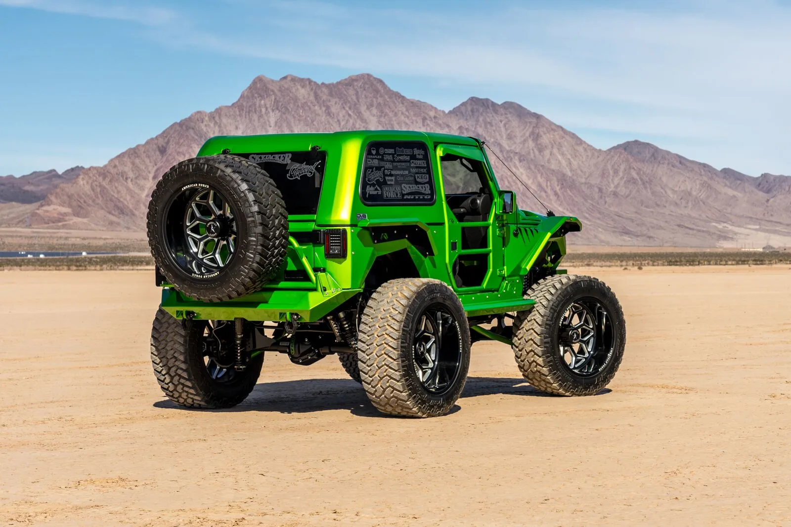 Side profile Cambered Customs Jeep Wrangler JK wheels tires aftermarket build exterior Nightmare Edition horn kit gallery photo 2