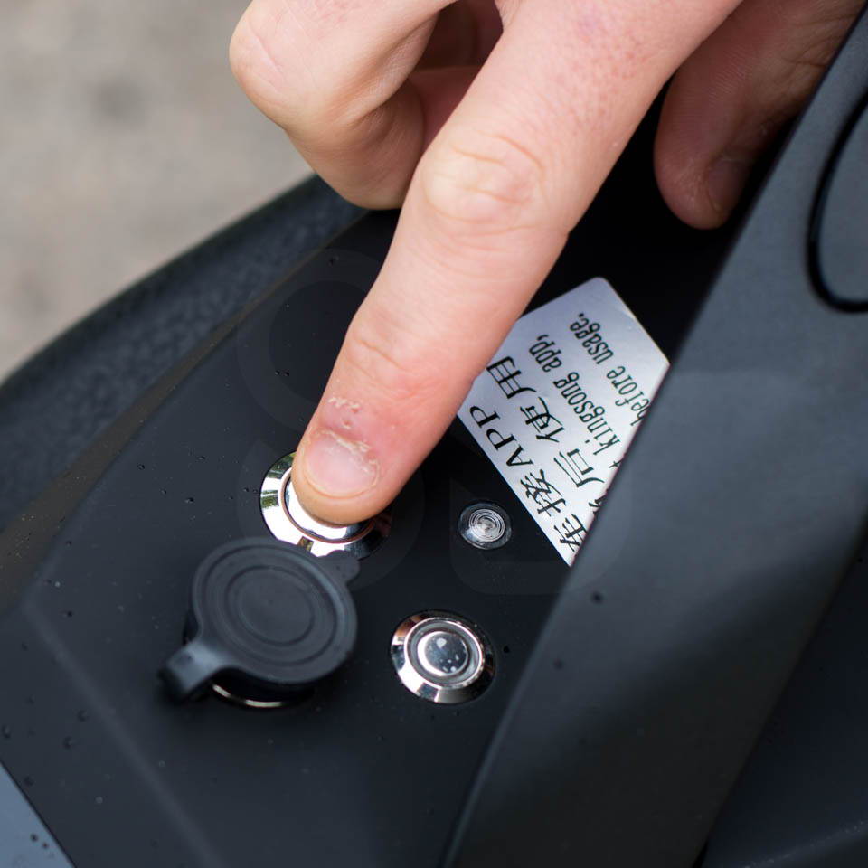 Kingsong KS16S Review Power switch