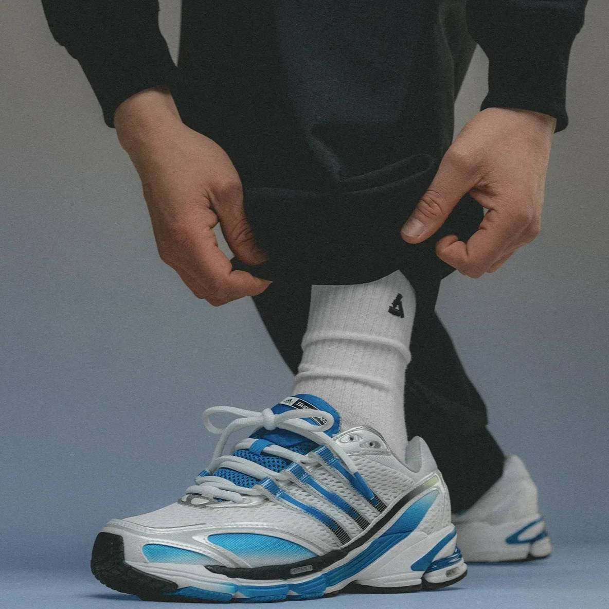adidas-retro-runner-white-blue