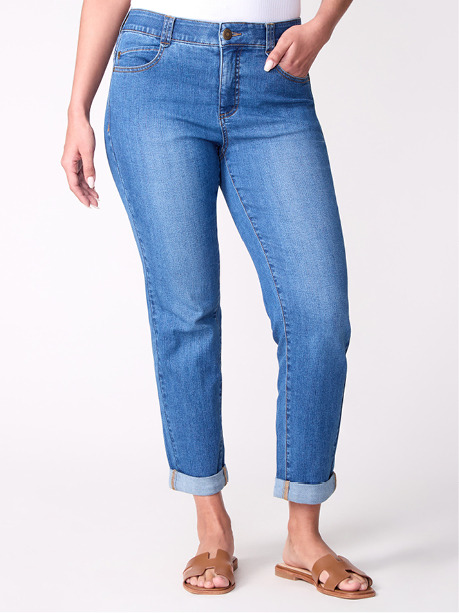 Woman wearing light blue jeans and brown sandals.