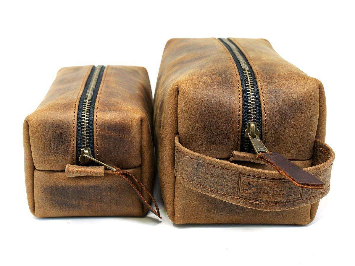 LEATHER TOILETRY BAG 