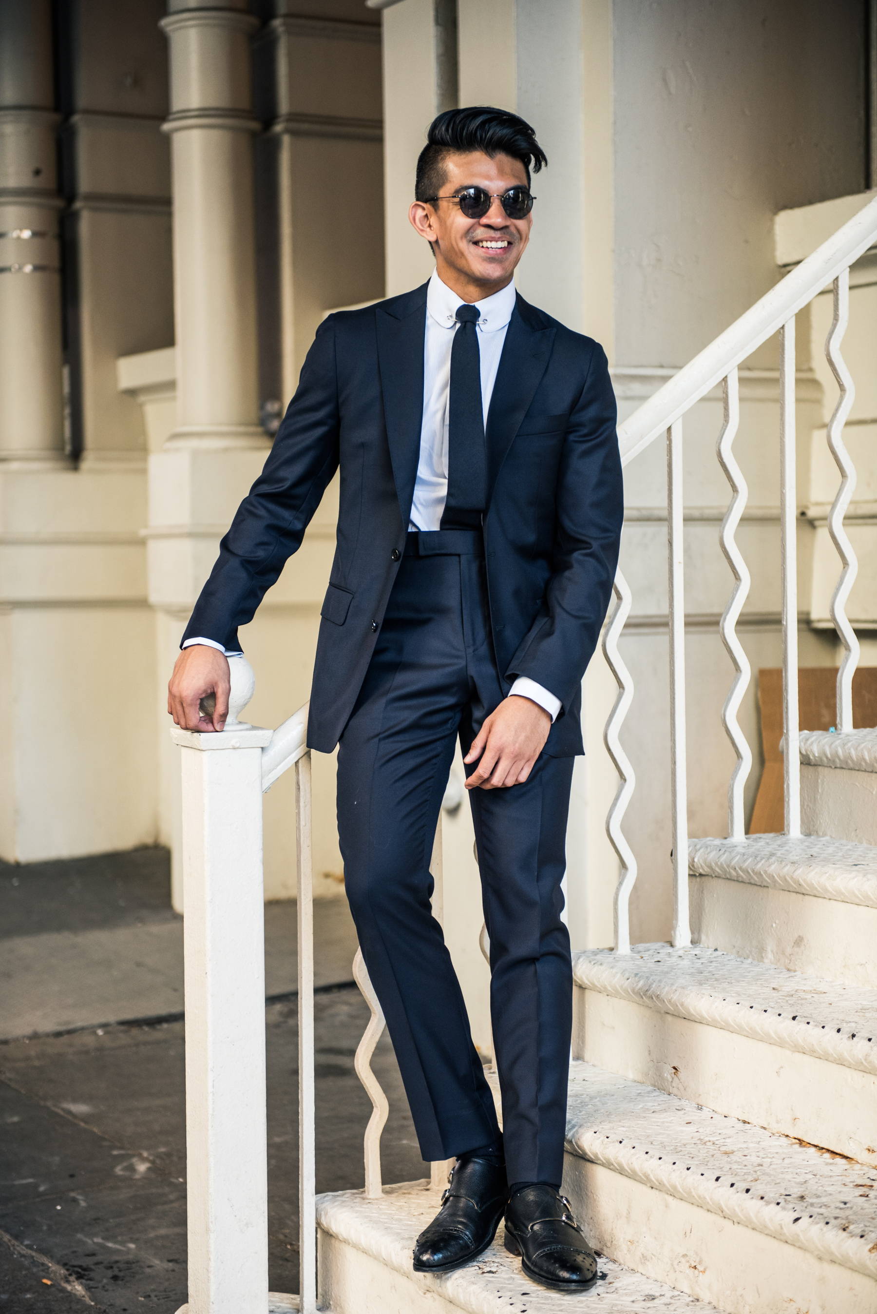 What Should Men Wear With A Navy Suit? (Style And Accessories)