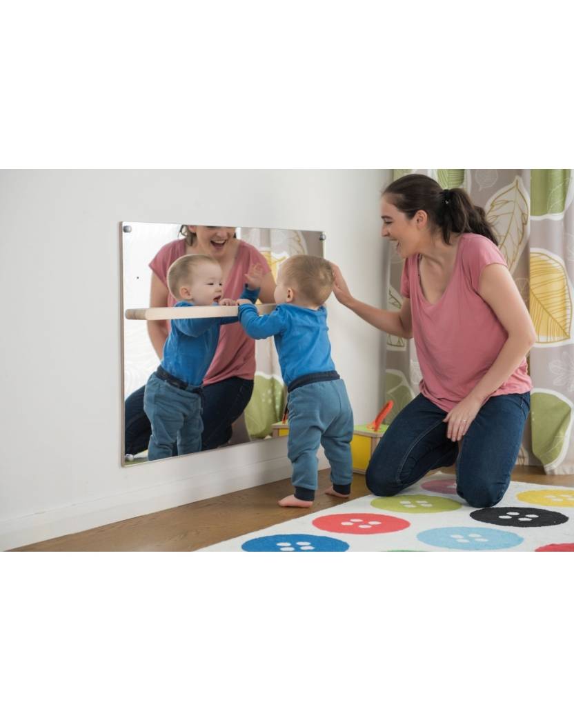 Miroir Montessori avec barre - UNNIQ Habitat