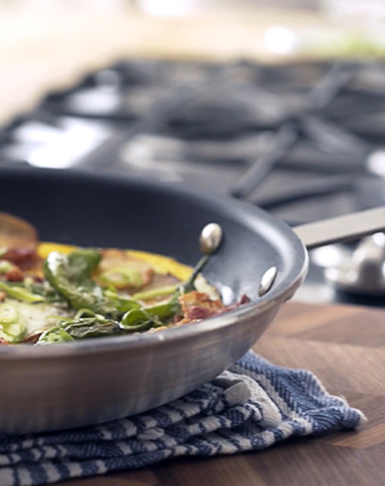 The plasma primer on the Misen Nonstick Pan has ridges that hold onto more of the nonstick coating than competitors.