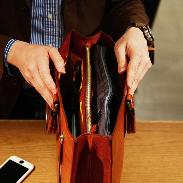 スタッフ愛用品 ウルバーノ シティートート / 土屋鞄製造所 スタッフ愛用品 ウルバーノ シティートート / 土屋鞄製造所
