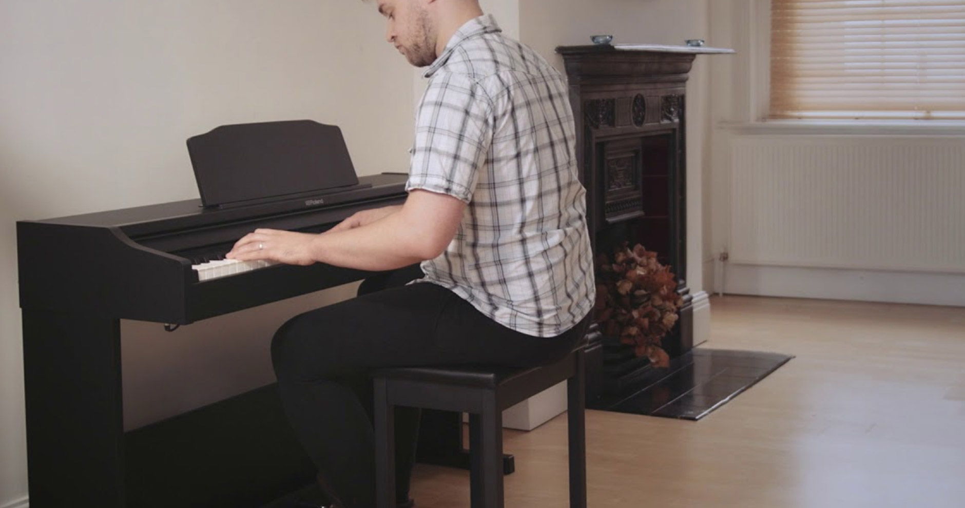 Digital Piano vs Keyboard: What’s the difference?