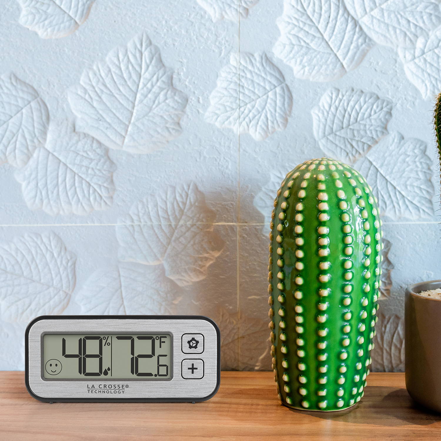 Nini Digital Wall Clock with Comfort Meter