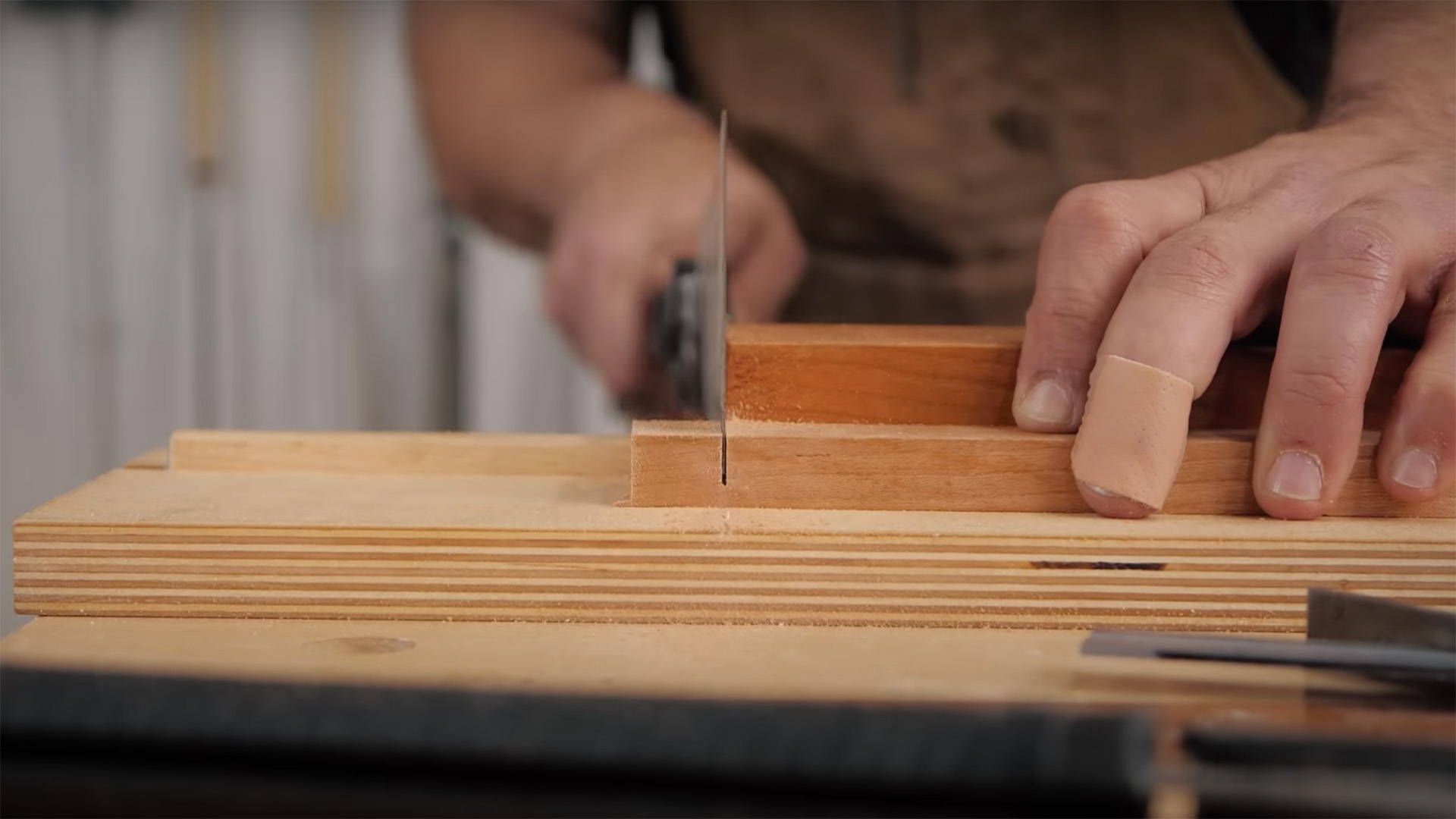 crosscut on a magnetic hand saw jig