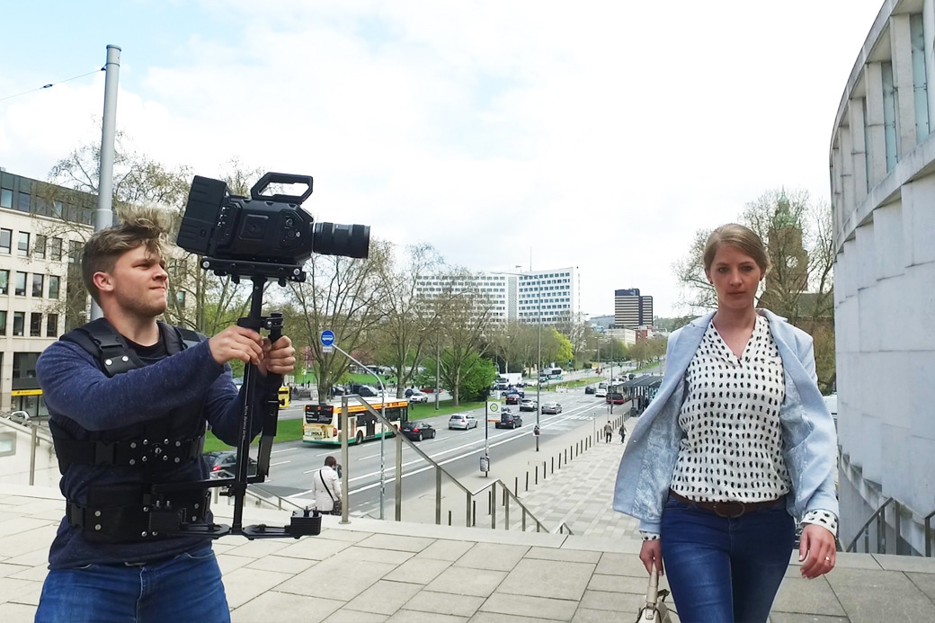 Walking shot with the Flycam Comfort Arm absorbing movement