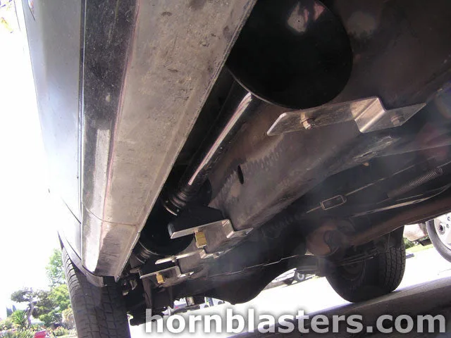 Driver-side exterior Leigh's 1999 Frontier door fender and bed profile gallery photo 5