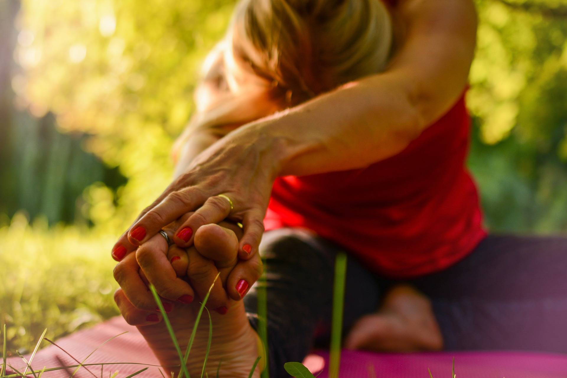 Yoga pour la ménopause l Le hub communautaire l Mukha Yoga