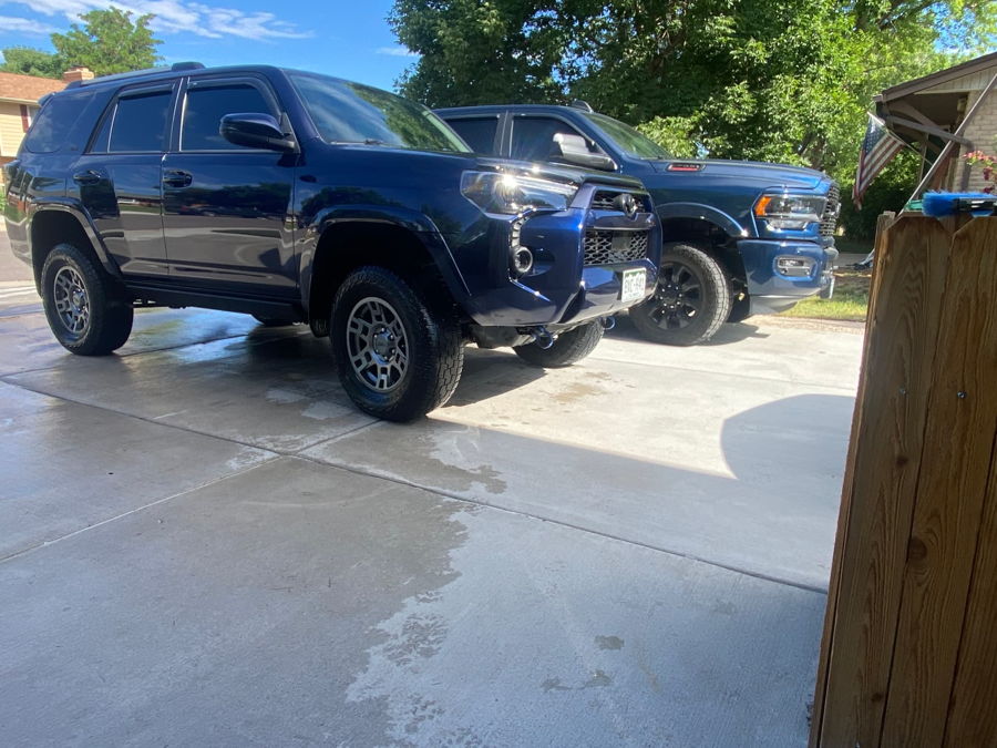 Exterior three-quarter view of Ronnie's 2020 Toyota 4Runner with HornBlasters 4-Chime 3-Liter air horn kit featured customer install gallery photo 1