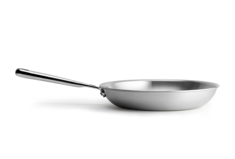 The Misen Stainless Skillet maximizes its cooking surface, allowing more room to cook food without overcrowding.