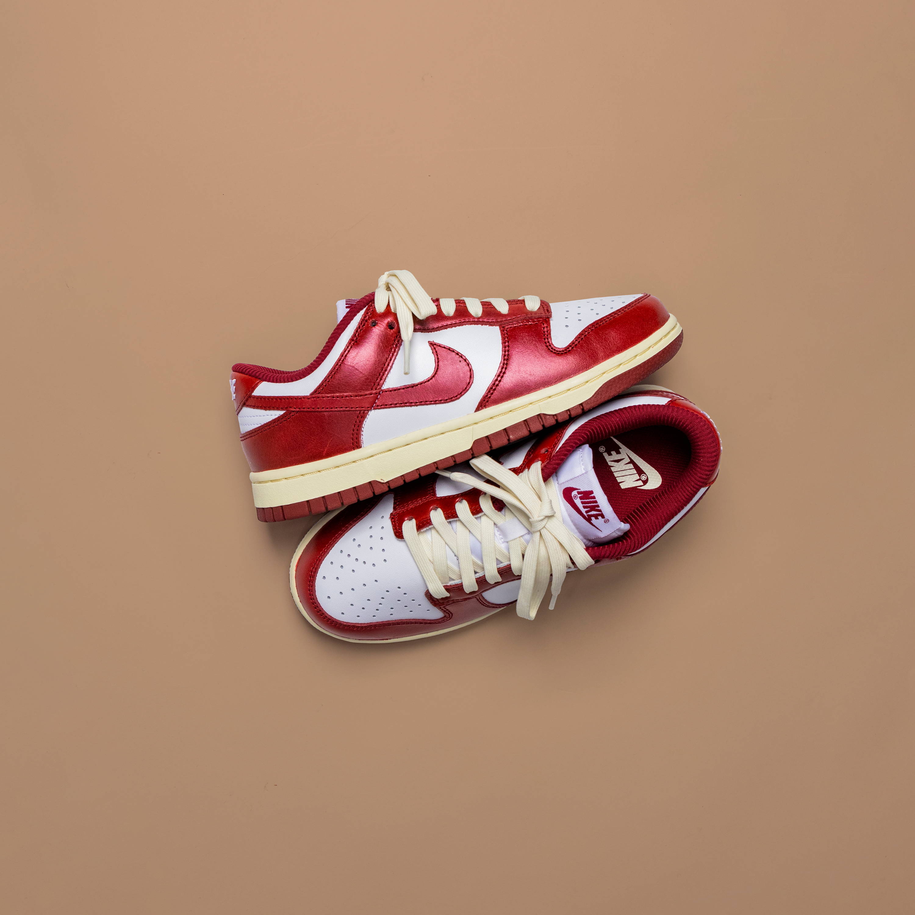 wm nike dunk team red 