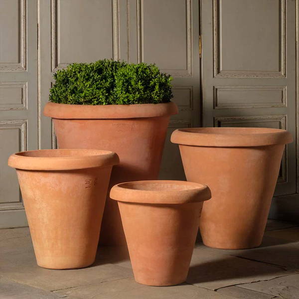 The Italian Terracotta Alto Vase is made in a variety of sizes.