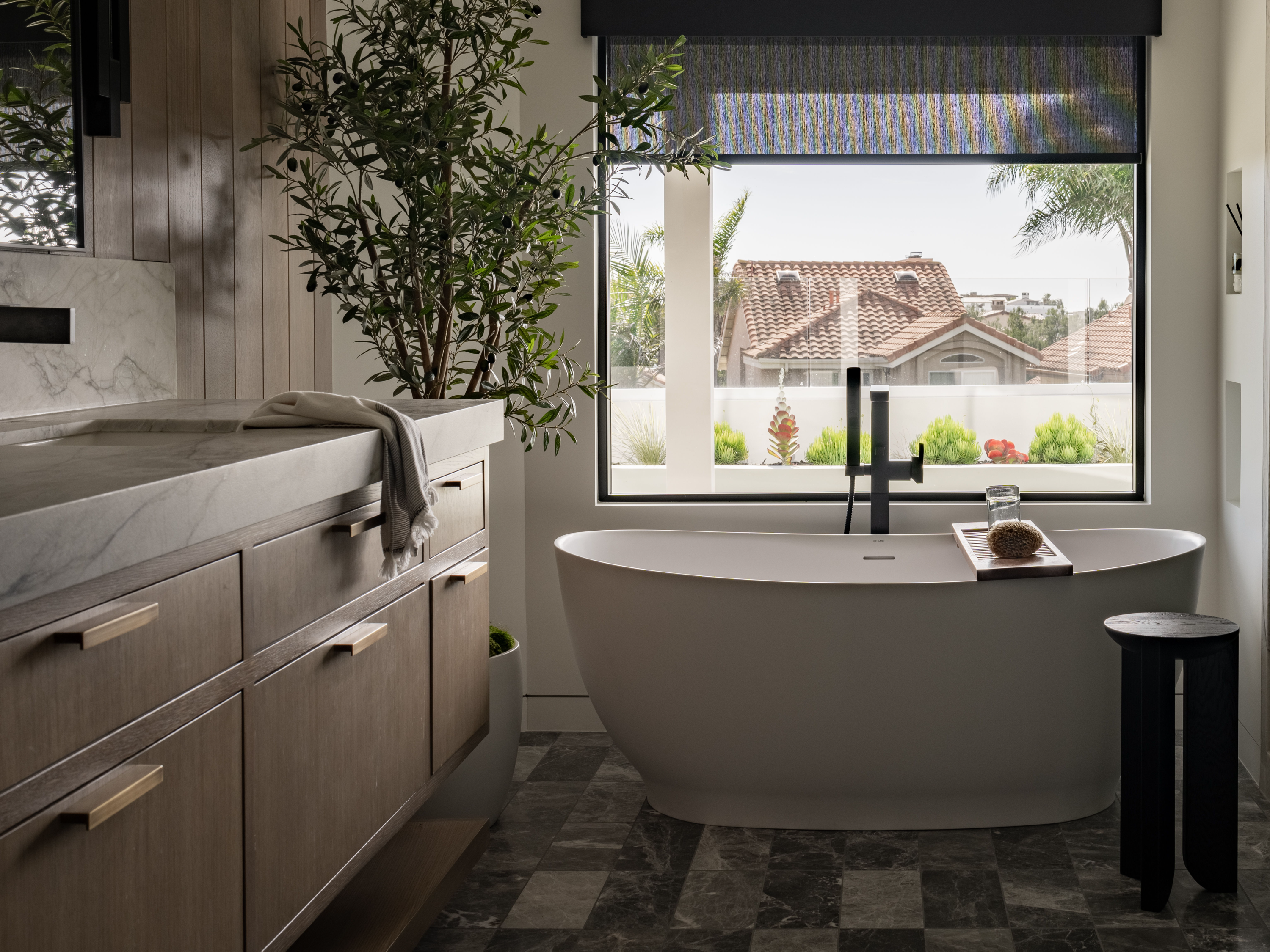Create a Luxury Spa Bathroom at Home_Smart Studio Design