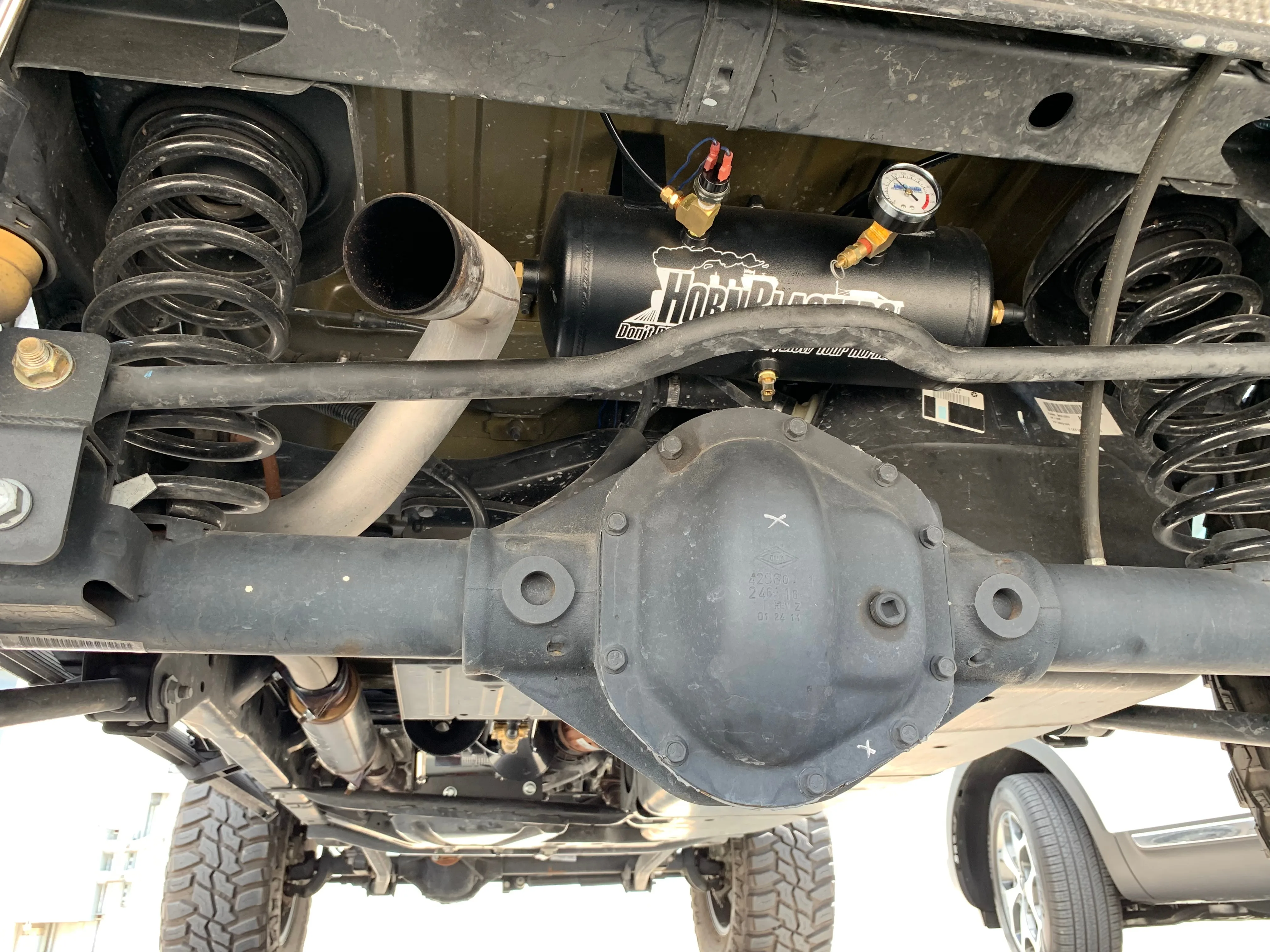 Underside Annie's Wrangler JKU Wrango Horn Kit dual trumpets one vertical one horizontal VIAIR compressor plate brass fittings MagnaFlow exhaust driveshaft photo 7