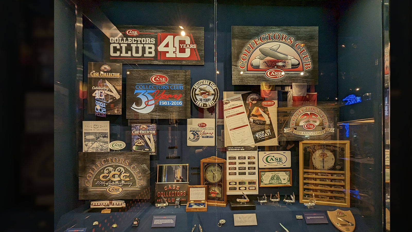 Case Collectors Club memorabilia.
