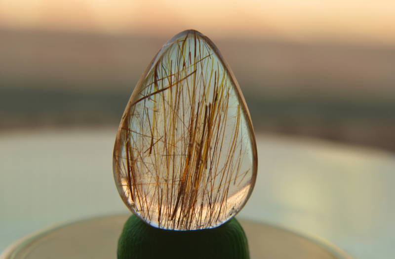 Quartz with rutile inclusion